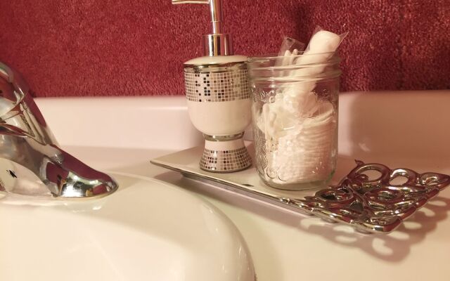 Little Paris Bed and Breakfast