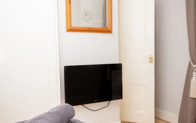Sandgate 2-bed Apartment in Ayr Central Location