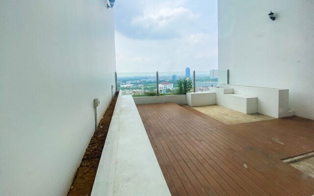 Comfort 1Br At Patraland Urbano Apartment