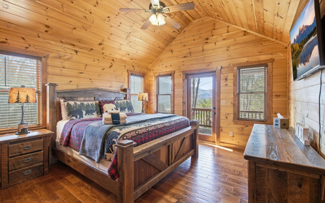 Majestic Mountaintop Escape