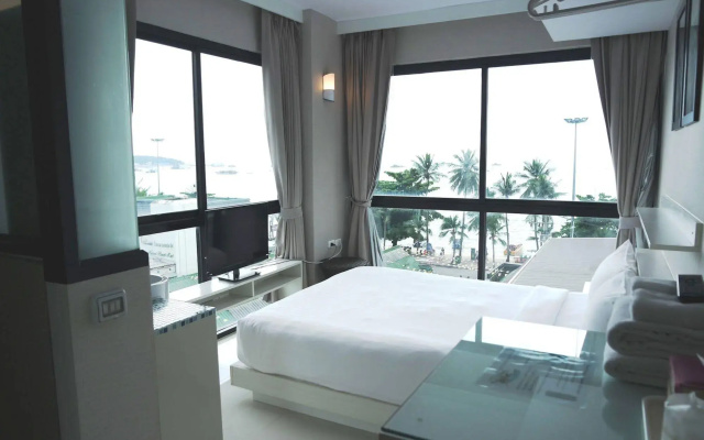 Serenotel Pattaya Beach Front