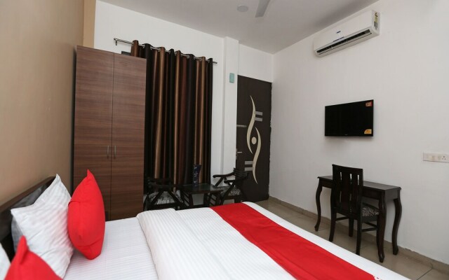 OYO 15674 Mahak Residency