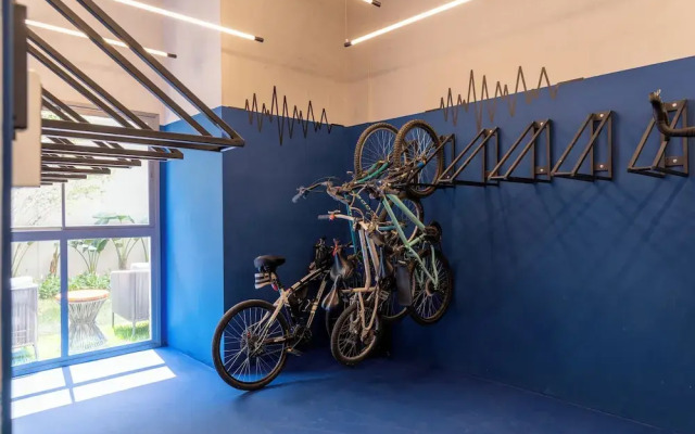 Estudio Pinheiros com piscina e academia
