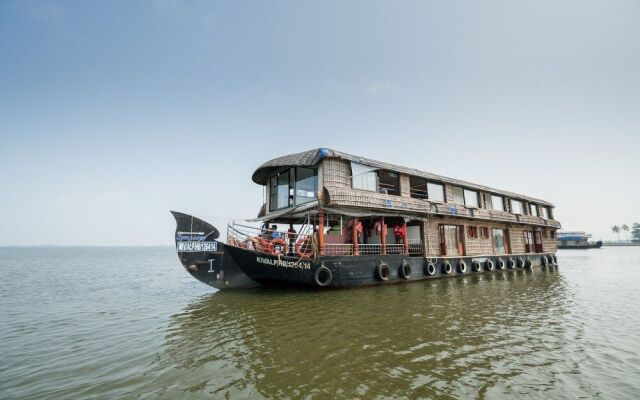 OYO 23482 Sht Symphony Premium Sharing Houseboat