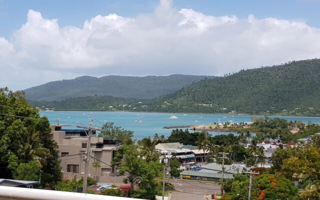 Beach House on Begley - Airlie Beach