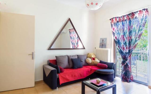 Mema's Tranquil Apartment in Patra
