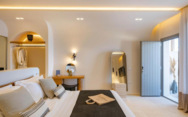 Santo Mine Oia Suites