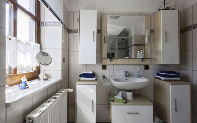 Henny Modern Retreat