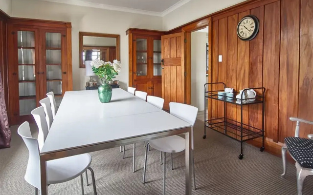 159 Yaldhurst Road Guest House