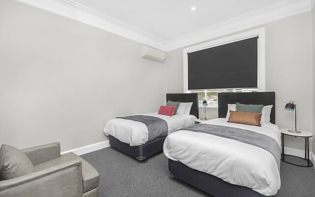 Horse & Jockey Hotel