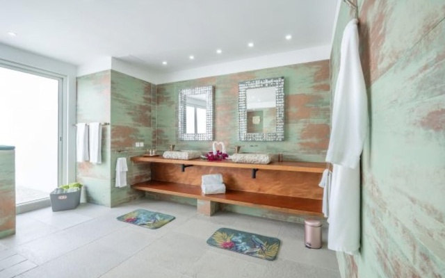 La Perla Bianca - 1 BR Beachfront Luxury Villa Offering Utmost Privacy — фото 5