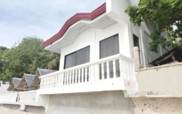 LUNA OSLOB TRAVELLERS INN - Beach Front