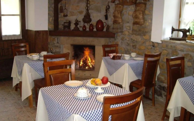 Hotel La Casona De Cardes