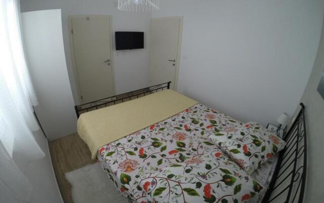 Marinela - with pool - A2(4+2)