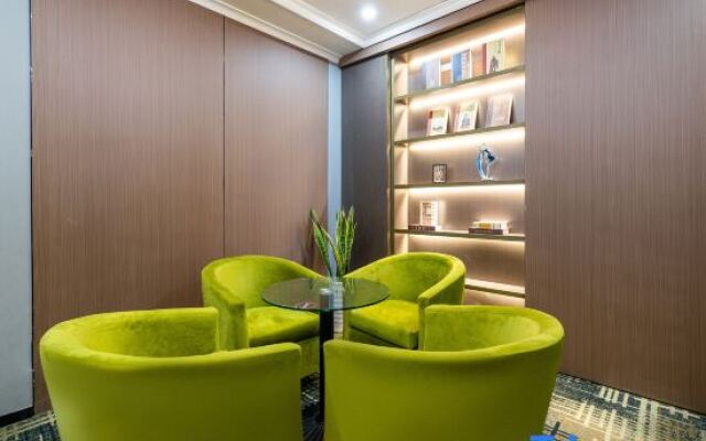 Rezen Brook Hotel (Shanghai Caolu Minlei Road Subway Station)