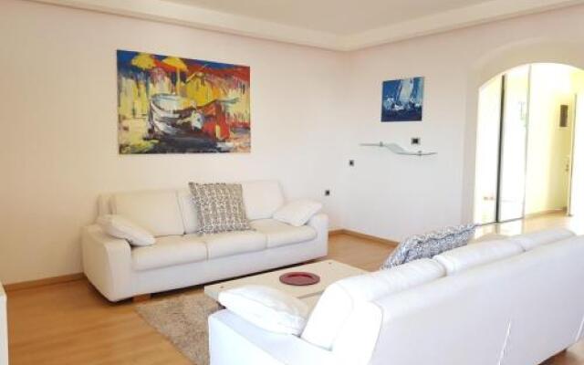 Apartment In Icici With Seaview Terrace Air Condition Wifi
