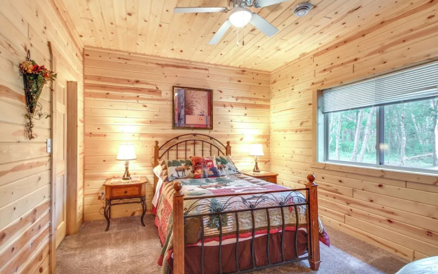 Pequot Lakes Vacation Rental w/ Patio & Fire Pit