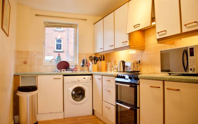 2 Bedroom Flat Near Holyrood Park Sleeps 4