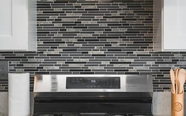 Spacious Retreat Near Iconic LA Sights