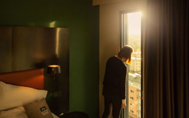 Holiday Inn - the niu, Fender Amsterdam by IHG