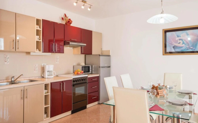 Amazing Home in Dobrani With Wifi and 2 Bedrooms