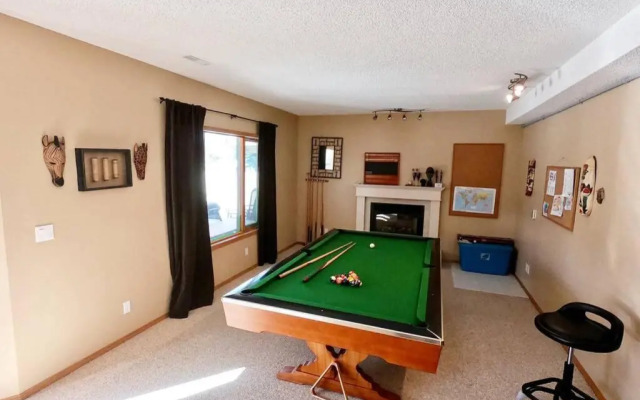 Sunny & Cozy Suite with Pool & Ping Pong table