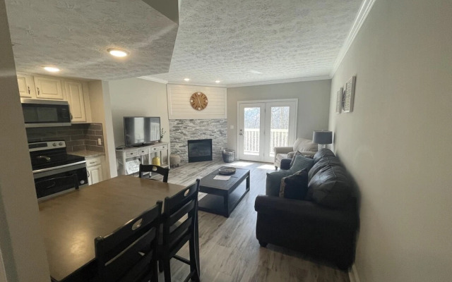 Smoky Mountain Bearadise w Pool.