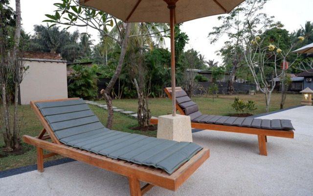 Reddoorz Plus Near Pantai Melase Lombok