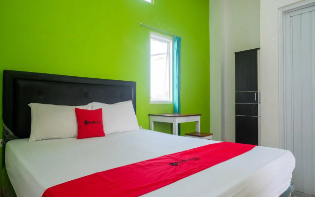 RedDoorz near Hartono Mall Solo