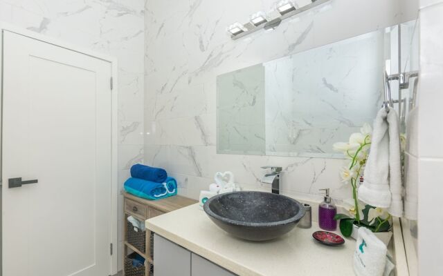 Acqua Di Mare #3 2 Bedroom Condo by RedAwning