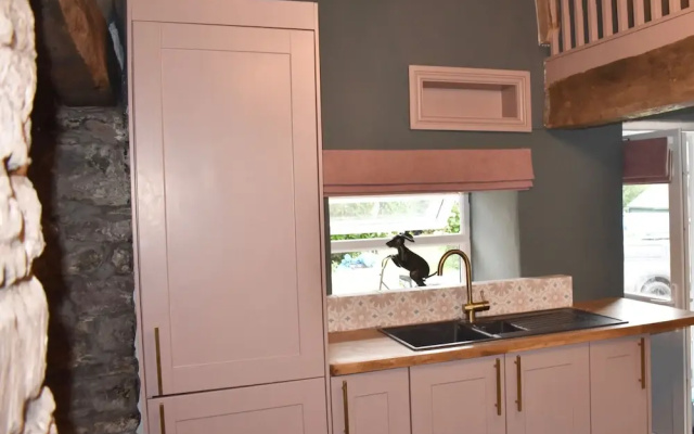 Ty Llaeth 2-bed Cottage, Sleeps 4, Pet Friendly