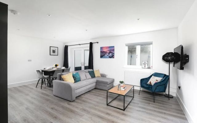 Skyvillion Vineyard Court, Enfield, 2 Bed, With Garden