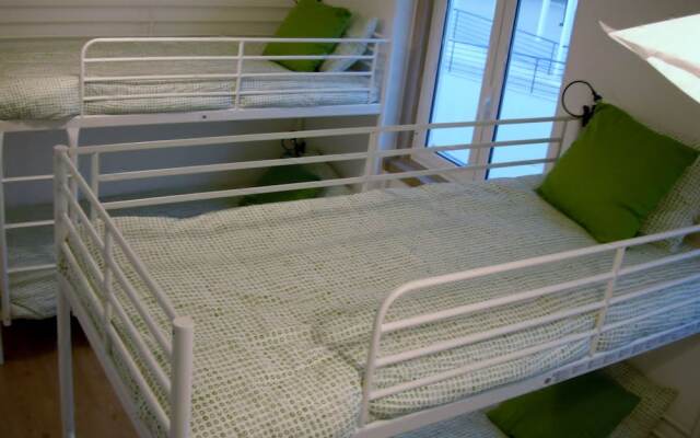 70's Hostel