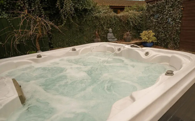 Elckys Lodge - Hot Tub Retreat Near York