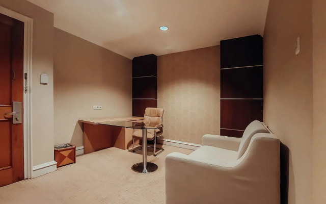 Surabaya Suites Hotel Powered by Archipelago