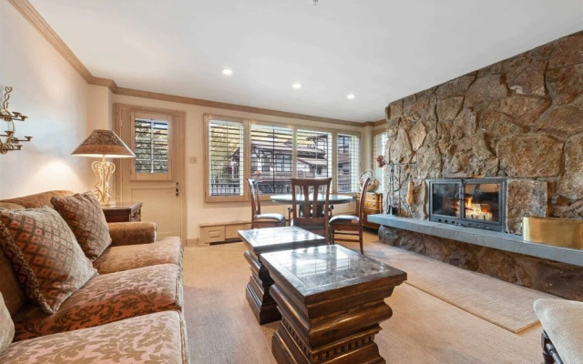 Cozy 2 Bedroom Slopeside Mountain Residence in Vail Village Just Steps From Gondola 1