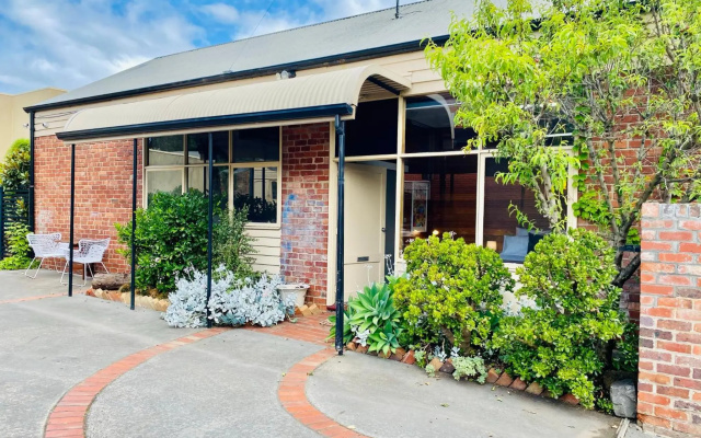 The Morrison Stables — 4-star hotel in Geelong