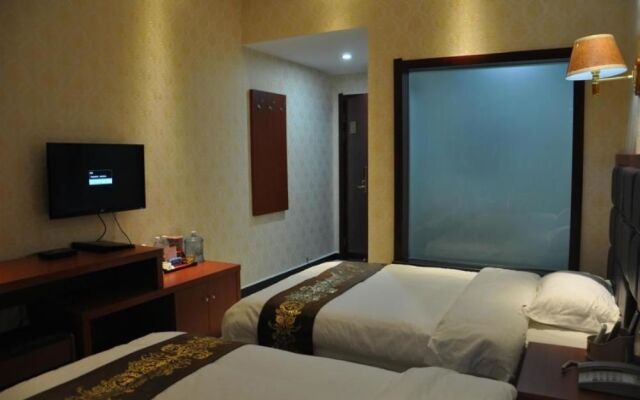 Yichuan Longsheng Business Hotel