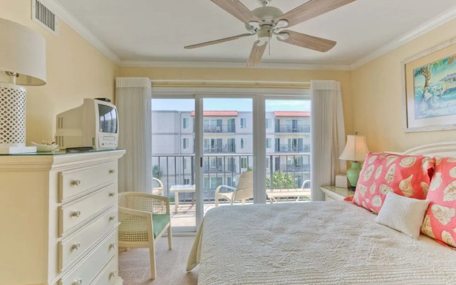 Hodnett Cooper's Beach Club