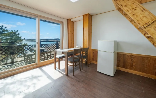 Yeongheungdo Rainbow Ocean View Pension