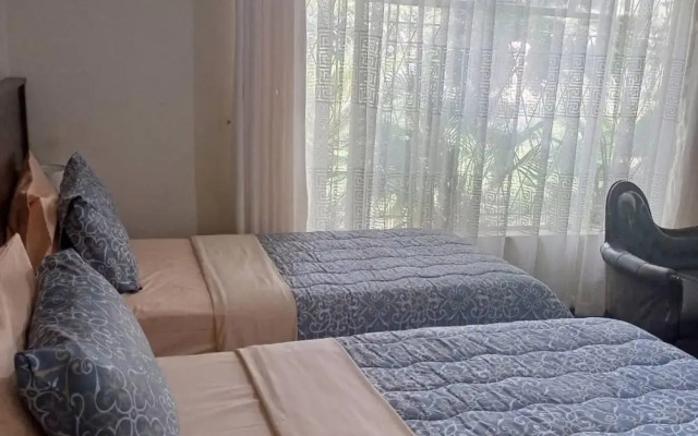 Guesthouse With Green Garden and Pool - 2102