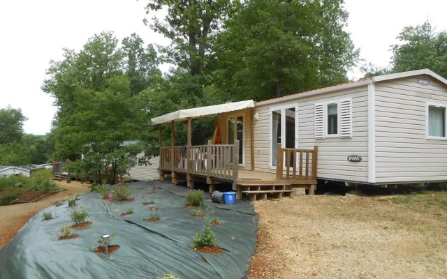 Camping Des Bastides Logements Insolites