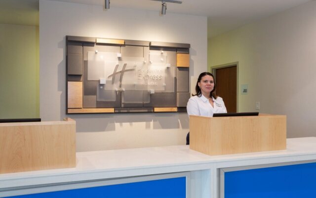 Holiday Inn Express Hotel & Suites Tampa-Fairgrounds-Casino by IHG