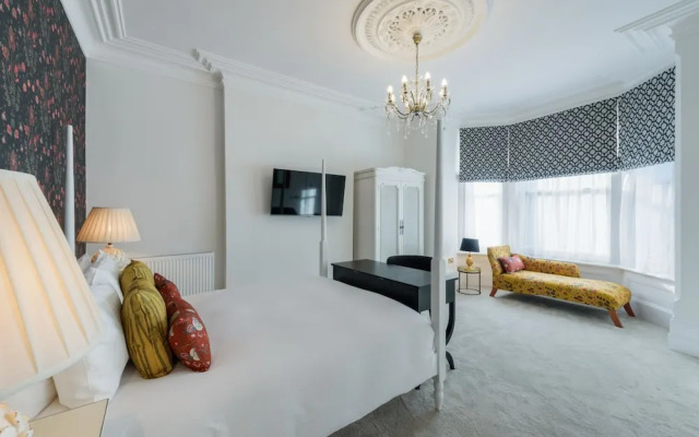 The Clarence Boutique Rooms