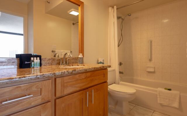 Tower 2 Suite 2012 at Waikiki