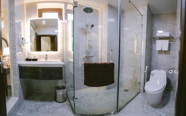 Vincent Halong Hotel