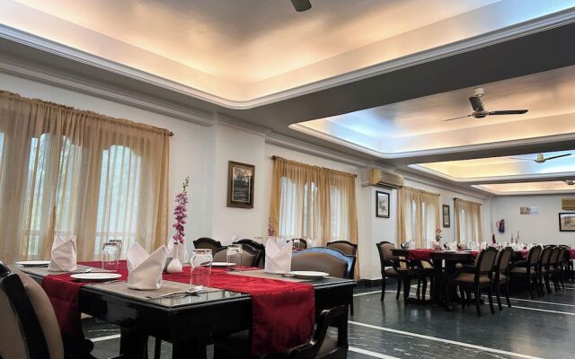 lhaki Hotel