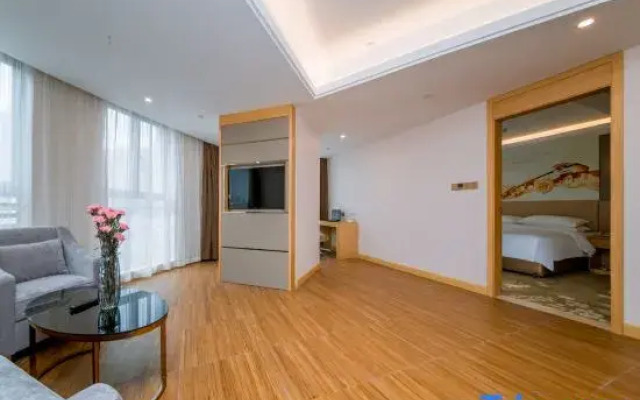 Vienna Hotel (Wuhan Aeon Jiangxiaketing Metro Station)