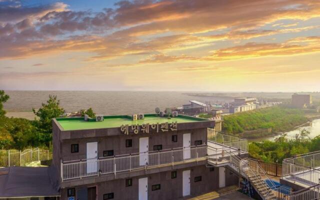 Ganghwa Hemingway Spa Pension