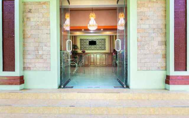 OYO 3452 Esemka Hotel Residences Syariah